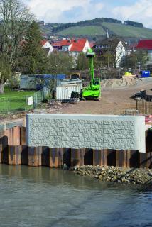Le rendu des surfaces en béton des culées et piles produites par la structure maçonnée NOEplast « Kufstein » est celui d'un parement en pierre naturelle