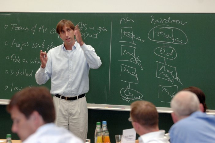 Olaf-Ploetner-in-class.jpg