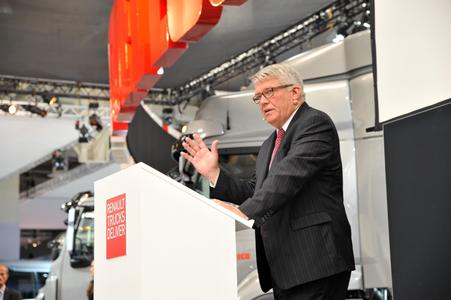 Peter Karlsten, Executive Vice President Sales & Marketing EMEA innerhalb der Volvo Gruppe während der Pressekonferenz von Renault Trucks auf der IAA Nutzfahrzeuge 2012