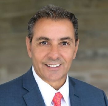 Muhi Majzoub, Chief Product Officer und EVP.JPG