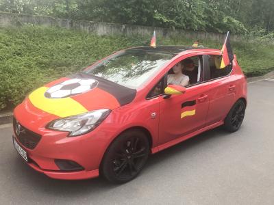 Fanartikel am Auto
