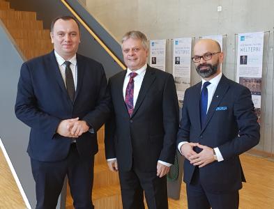 Ziehen industriepolitisch an einem Strang: Marschall Jakub Chełstowski, Prof. Dr. Hubert Jäger, CU, und Janusz Michatek, Präsident der Sonderwirtschaftszone Kattowitz (v.l.n.r.) © CU