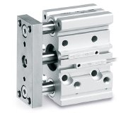 Der neue Kompaktzylinder mit Führungsstange und Frontplatte der Serie MGPK überzeugt durch eine deutliche Volumen- (bis zu 28 %) und Gewichtsreduzierung (bis zu 41 %), sorgt dank verschiedener Montage- und Anschlussoptionen für hohe Flexibilität und bietet zugleich viel Leistung