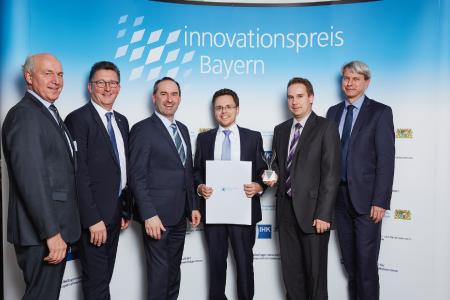 V.l.n.r.: Franz Xaver Peteranderl (Präsident der Arbeitsgemeinschaft der bayerischen Handwerkskammern), Johann Sailer (geschäftsführender Gesellschafter GEDA-Dechentreiter GmbH & Co. KG), Hubert Aiwanger (Bayerischer Staatsminister für Wirtschaft, Landesentwicklung und Energie), Matthias Uhl (Leiter Entwicklung GEDA), Manuel Ziegelmeier (Leiter Innovationsmanagement GEDA), Georg Muschik (IHK Schwaben), Bildquelle: Bayerisches Staatsministerium für Wirtschaft, Landesentwicklung und Energie