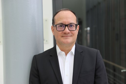 Tim Merforth IVAM.jpg