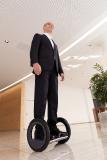 Prof. Dr.-Ing. Tim Hosenfeldt, Senior Vice President Technology Strategy & Innovation at Schaeffler AG, on an electric board called UrmO (Photo: Schaeffler)