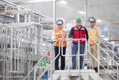 Mario Perez, north zone sales manager, KHS Mexico, Eusebio Reynoso Razo, plant manager in Meoqui, HEINEKEN México, and Ricardo Laguna, north zone sales manager, KHS Mexico (from left to right).