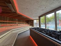 Die neue Eventsauna im Schenkenseebad ist mit Lichttechnik, einer Nebelmaschine und einem Beamer ausgestattet. Sie bietet Platz für bis zu 100 Gäste.