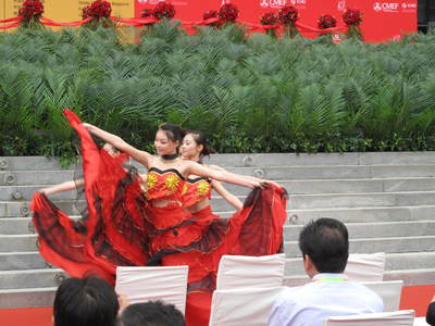 Chinesische Tänzerinnen beim Ausstellerempfang