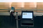 Compactline Cube: Zur direkten Eingabe von Druckinhalten und -parameter verfügt der Compactline Cube über einen integrierten Touchscreen-Monitor