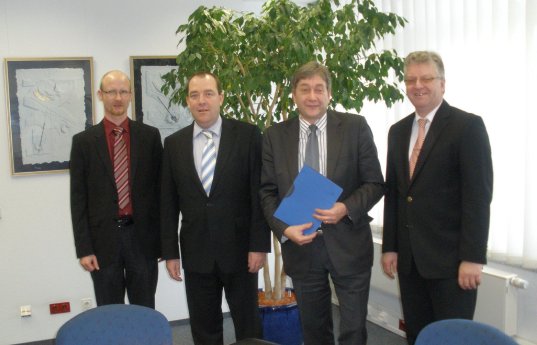 PR23_Leica Geosystems Germany sign cooperation agreement with SAPOS .jpg