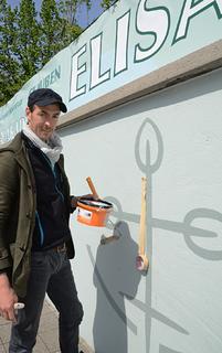 Immer an der Wand entlang: Jörn Heilmann bei letzten Korrekturarbeiten, Foto: Jörn Heilmann freie Gestaltung