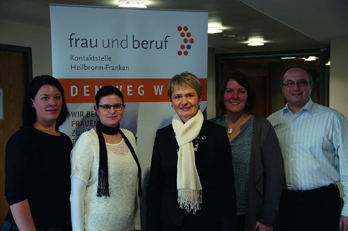 31-2016 PM KFB_Staatssekretaerin Friedlinde Gurr-Hirsch zu Gast in der Kontaktstelle Frau u.JPG
