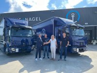 v.l.n.r. Peter Hlavac (Teamleiter Key Account Renault Trucks), Martin Frisch, Simone Fuchs, Ewgenij Mohr (Vertreter des Road-Teams von Kühne+Nagel Deutschland) / Bildquelle: Renault Trucks Deutschland