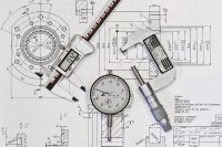 Being able to read drawings correctly is a crucial skill for the product developer - and anything but easy. A newly designed course at SKZ teaches the basics of tolerancing plastic components. / Photo: Fotalia