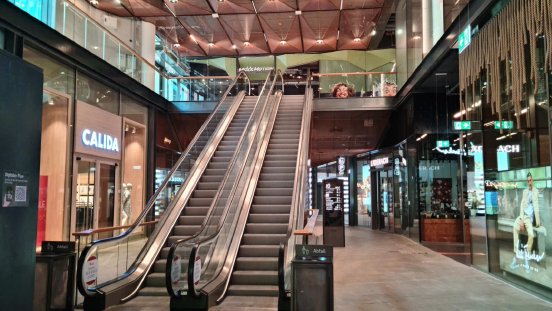 Westfield Innenbereich Hintergrund- und SAA-Beschallung.jpg