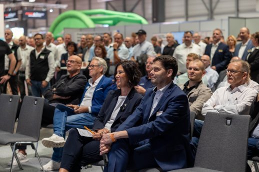 Fachforen, Keynotes von Herstellern und Podiumsdiskussionen zu Branchentrends._vlnr. Colette Boo.jpg