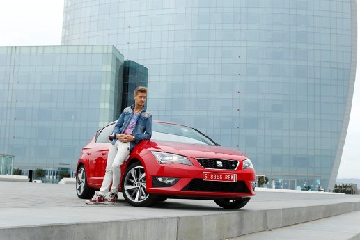 SEAT Markenbotschafter Christian Deerberg mit dem neuen SEAT Leon2_komprimiert.jpg