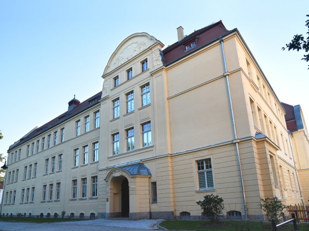 F2_Historische Schulgebäude in neuem Glanz.jpg