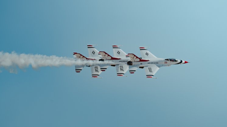 fly-lenzatic-plane-9660343.jpg