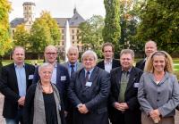 Die Referenten des 14. tubag Sanierungsforums (v. l. n. r.): Dipl.-Ing. Restaurator Thomas Wibbeke, Dipl.-Ing. Architektin Andrea Behrendt, Dipl.-Ing. Peter Huschenbeth, Walter Simon, Dipl.-Ing. Holger Tebbe, Dr. Gerd Strickhausen, Gerd Belk, Dr. Ingo Rademacher und Dr. Petra Egloffstein. Es fehlt Dr. Burghard Preussler.