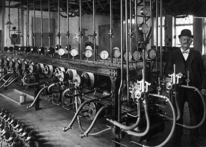 Georg Knorr am Prüfstand für Personenzugbremsen, 1908 | © Knorr-Bremse