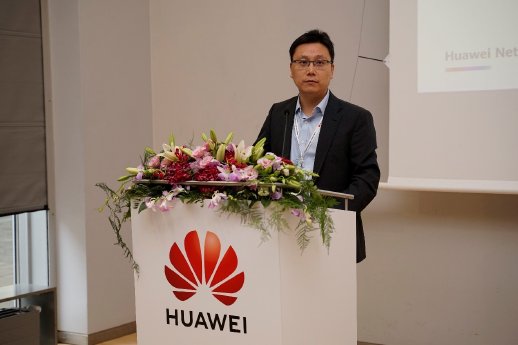 Sword Cheng, Präsident der Enterprise IP Network Domain von Huawei, während seiner Begrüßungsred.jpg