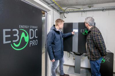 KfW40+ mit 38 Wohneinheiten: Wärmepumpen und PV-Speicher reduzieren die Nebenkosten der Mieter unbürokratisch.