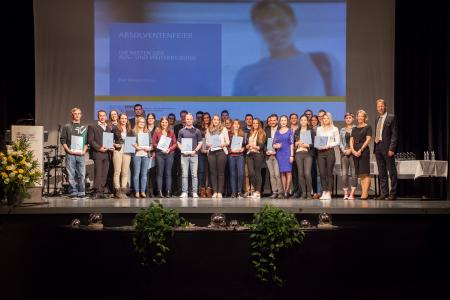 Die IHK Heilbronn-Franken ehrte im Kurhaus Bad Mergentheim erfolgreiche Prüfungsabsolventen der Aus- und Weiterbildung des Main-Tauber-Kreises / Foto: Jonathan Trappe