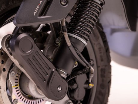 20241113_0134_Vespa GTS_Cover Federbein vorn_96dpi_300dpi_300dpi.jpg