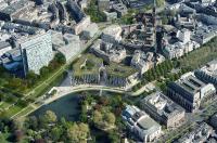 As seen in the model, the green roof areas help to blend Kö-Bogen into the surrounds of the Hofgarten recreation area. Source: „die developer“ Projektentwicklung GmbH