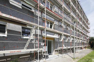 Schlank und leistungsstark an der Fassade: Die neue Dämmplatte S 024 von Caparol kam in Frankfurt-Dornbusch zu ihrem ersten Großeinsatz (Foto: Caparol Farben Lacke Bautenschutz/Claus Graubner)