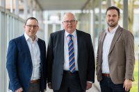 Die vierte und fünfte Geschäftsführer-Generation der Handtmann Unternehmensgruppe (v. l. n. r.): Markus Handtmann, Thomas Handtmann, Valentin Ulrich Die vierte und fünfte Geschäftsführer-Generation der Handtmann Unternehmensgruppe (v. l. n. r.): Markus Handtmann, Thomas Handtmann, Valentin Ulrich