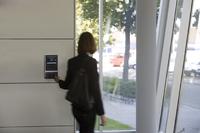 Mit den INTUS Zeiterfassungsterminals wird die Dokumentation aller geleisteten Arbeitsstunden einfach gemacht