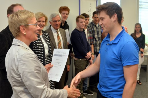 Abschluss_Gymnasiale_Oberstufenprofils_Luft-und_Raumfahrt_25-06-2014_0004.JPG