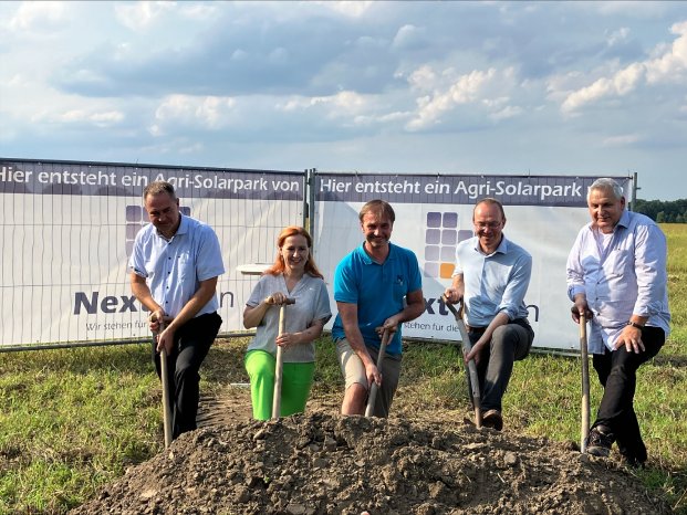 Feierlicher erster Spatenstich für den Agri-Solarpark Krauscha 2.jpeg