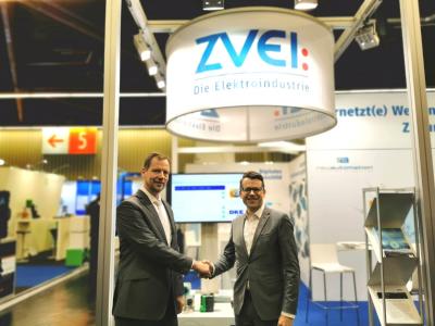 Gunther Koschnick und Thorsten Kroke am ZVEI-Stand auf der SPS 2019