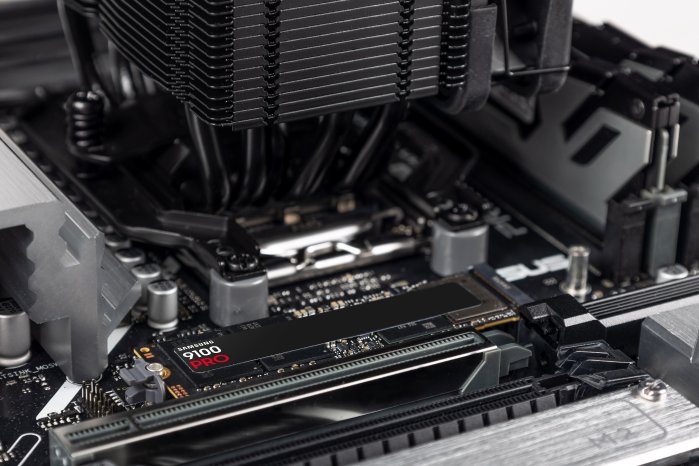 bluechip Workstation mt Samsung 9100 PRO Board 2.jpg