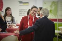 Austausch zwischen Wirtschaft und Wissenschaft: Die bionection bietet Gelegenheit für direkte Gespräche mit potentiellen Kooperationspartnern / Foto: Marco Warmuth Fotografie