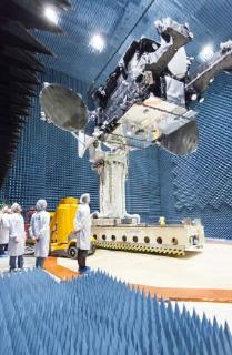 SmallGEO-Satellit H36W-1: Die Umwelt-Testkampagne in Ottobrunn umfasste auch den so genannten 'Antenna Range Test' / (c) OHB System AG
