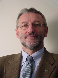 Ignazio Piacentini ist als Director of International Programs für die PI Gruppe tätig und im Bereich Silicon Photonics spezialisiert