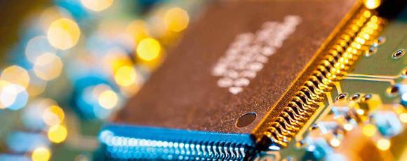 Die Aifotec GmbH, ein Fertigungsdienstleister im Bereich photonischer Komponenten für die optische Datenkommunikation, setzt auf eine automatisierte und energiesparende Produktion ihrer Komponenten