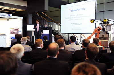 Herr Dr. Stich lädt zum Vortrag zur myOpenFactory (Foto: David Wilms)