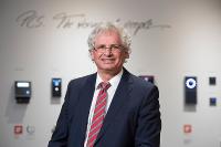 Walter Elsner, Geschäftsführer PCS Systemtechnik GmbH, zeigt sich mit dem Ergebnis  zufrieden und erwartet für das nächste Geschäftsjahr ein stabiles Wachstum, vor allem im Dienstleistungsbereich