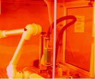 Großformatige Kunststoff-Fenster in Laserschutzumhausung