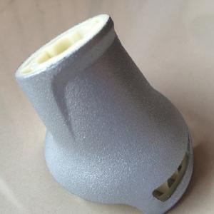 Ein metallisch beschichtetes Röntgen-Handgerät.