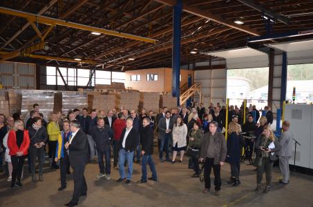250 geladene Gäste waren am 29. März 2019 nach Burg gekommen, um bei der feierlichen Einweihung und Inbetriebnahme der AutoEye-Anlage bei Ing.-Holzbau Schnoor dabei zu sein. Foto: Achim Zielke für Ing.-Holzbau Schnoor, Burg; www.schnoor.de