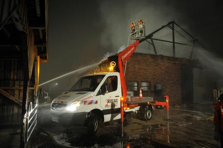 Brandbekämpfung mit Arbeitsbühnen