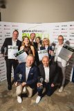 Das strahlen sie! Die Gewinner des Gebrauchtwagen Award 2026 in der Kategorie Vertragshandel, der Kategorie Freier Handel und die beiden Sonderpreisträger Innovation.