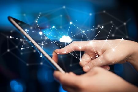 Neue Kooperation: CRIFBÜRGEL und IDnow verbessern Kundenerlebnis im digitalen Onboarding.